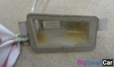 Фонарь подсветки номера от Cadillac SRX 2003-2009