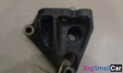 Кронштейн двигателя правый от Toyota Corolla E150 2006-2013