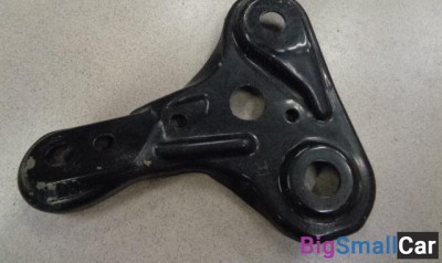 Кронштейн передней балки правый от Mazda 6 GG 2002-2007