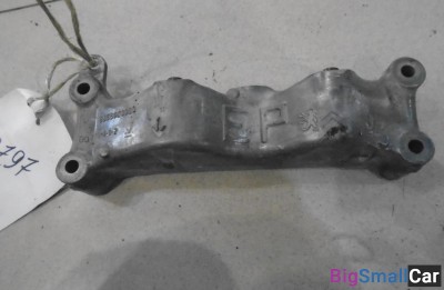 Кронштейн двигателя правый от Peugeot 308 1 2007-2013