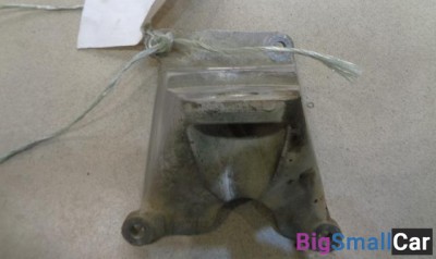 Кронштейн двигателя левый от Cadillac SRX 2003-2009