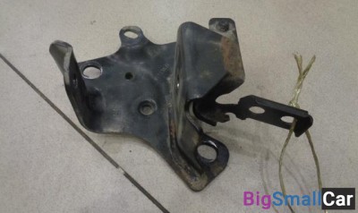 Кронштейн задней балки правый от Renault Megane 3 2008-2015