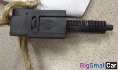 Датчик включения стоп-сигнала от Nissan Teana J31 2003-2008