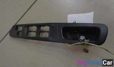 Накладка блока управления стеклоподъемниками передняя правая от Mitsubishi Legnum 1996-2002